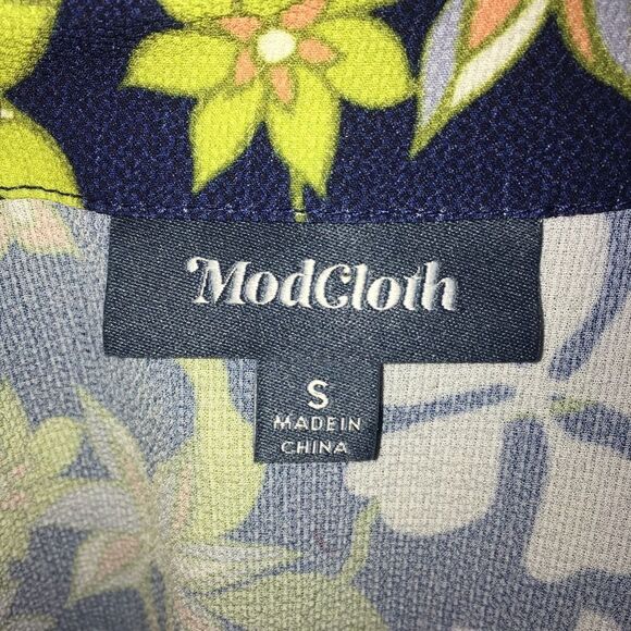 ModCloth v-neck tropical coconutgirl floral navy blouse - Picture 3 of 3